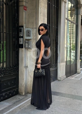 Vêtements, chaussures et accessoires dans Dahr el-Ain - فستان ماكسي أسود أنيق بكسرات وزمزمة جانبية Styllana | Elegant Black Ruched Maxi Dress