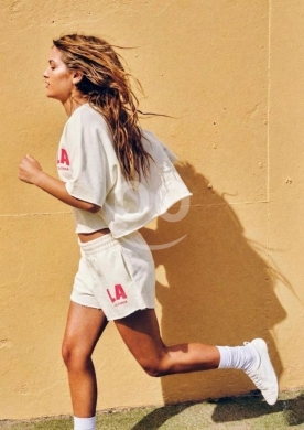 Vêtements, chaussures et accessoires dans Dahr el-Ain - طقم سبورت صيفي قطعتين تيشيرت كروب وشورت مقاس L | Off-White LA Crop Top & Shorts Sporty Set L