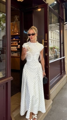 Vêtements, chaussures et accessoires dans Dahr el-Ain - فستان ماكسي منقط أبيض وأسود من Styllana القطعة الأخيرة مقاس L | Elegant Polka Dot Maxi Dress