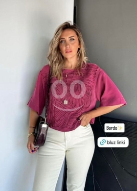 Vêtements, chaussures et accessoires dans Dahr el-Ain - بلوزة صيفية بوردو بتفاصيل بارزة ومبتكرة من Styllana مقاس S-L | Chic Burgundy Textured Summer Blouse