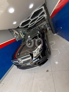 Mercedes-Benz in Tripoli - مرسيدس بنز E300 موديل ٢٠١٩ فل كامل ٦٠ ألف ميل | 2019 Mercedes-Benz E300 Full Option