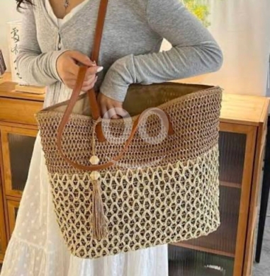 Clothes, Footwear & Accessories in Baabda - حقيبة كتف قش مفرغة صيفية أنيقة | Elegant Woven Straw Summer Shoulder Bag starting from 10$