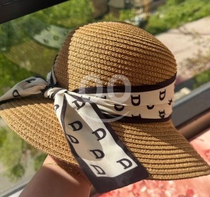 Clothes, Footwear & Accessories in Baabda - قبعة قش صيفية أنيقة مع وشاح ساتان مطبوع | Elegant Summer Straw Hat with Printed Satin Scarf starting