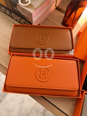 Clothes, Footwear & Accessories in Baabda - محفظة هيرميس كلاسيكية طويلة | Classic Herm&egrave;s Leather Long Wallet starting from 10$