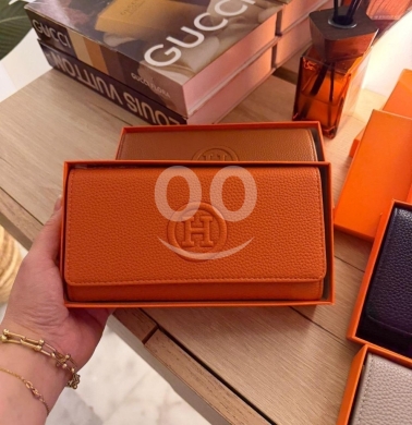 Clothes, Footwear & Accessories in Baabda - محفظة هيرميس كلاسيكية طويلة فاخرة | Classic Herm&egrave;s Leather Long Wallet starting from 10$