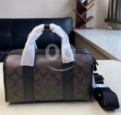 Clothes, Footwear & Accessories in Baabda - حقيبة ديور ليدي ميني غير لامعة فاخرة | Luxurious Dior Lady Matte Mini Bag starting from 10$