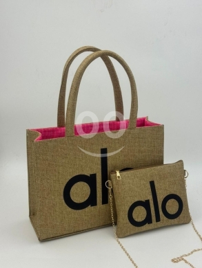 Clothes, Footwear & Accessories in Baabda - طقم حقيبة توت ومحفظة ألو يوغا صيفية | Alo Yoga Beach Tote Bag and Pouch Set starting from 10$