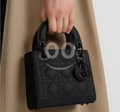 Clothes, Footwear & Accessories in Baabda - حقيبة كوتش كاريال كلاسيكية بنقشة المونوغرام | Coach Classic Monogram Canvas Carryall Bag starting