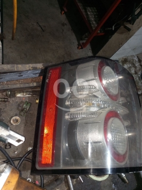 Vehicles accessories dans Ghazir - ستوب خلفي شمال رينج روفر فوش ٢٠١٢ أصلي نظيف | Left Tail Light Range Rover Vogue 2012