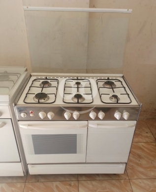 Kitchen appliances in Tripoli - فرن غاز ايطالي مرتب ٦ عيون