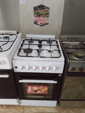Kitchen appliances in Tripoli - فرن غاز ٤ عيون مستعمل شهر قداحات وضو