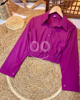 Clothes, Footwear & Accessories in Jeb Jenine - قميص كروب نسائي عصري بأزرار وألوان مميزة | Trendy Women&#039;s Cropped Button-Up Shirt