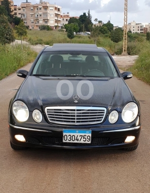 Mercedes-Benz dans Debbiyeh - مرسيدس E320 W211 موديل 2003 مميزة بحالة الوكالة | 2003 Mercedes-Benz W211 E320