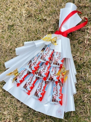 بوكيه شوكولاتة كيندر بوينو بتنسيق فاخر وهدية مميزة لمناسباتكم | Luxury Kinder Bueno Choco… — 4