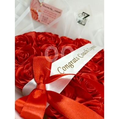 بوكيه ورد أحمر فاخر على شكل قلب للتعبير عن الحب والتهنئة | Luxury Heart-Shaped Red Rose B… — 2