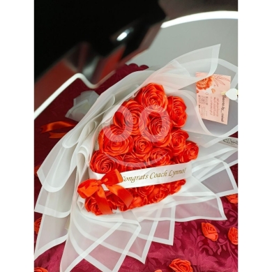 Health & Beauty in Taalabaya - بوكيه ورد أحمر فاخر على شكل قلب للتعبير عن الحب والتهنئة | Luxury Heart-Shaped Red Rose Bouquet