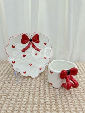 طقم فناجين رومانسية بتفاصيل قلوب وفيونكات لمستوحى من الدفء والجمال | Romantic Hearts & Bo… — 3