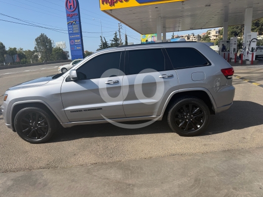 Jeep in Jiyeh - جيب جراند شيروكي التيتيود 2018 4x4 حالة ممتازة | 2018 Jeep Grand Cherokee Altitude 4x4