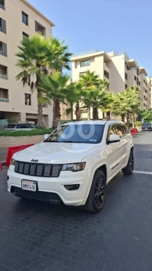 Jeep in Beirut City - جيب جراند شيروكي التيتود 2017 دفع رباعي نظيفة جداً | Jeep Grand Cherokee Altitude 2017 4x4 Clean Car