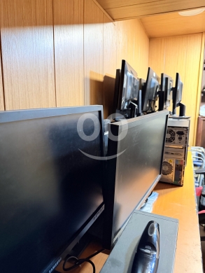 Computers Parts & Software Accessories dans Mina - كمبيوترات ديسكتوب وشاشات مستعملة بحالة كالجديدة ١٠ قطع | 10 Pcs Used Like New Desktop Computers and