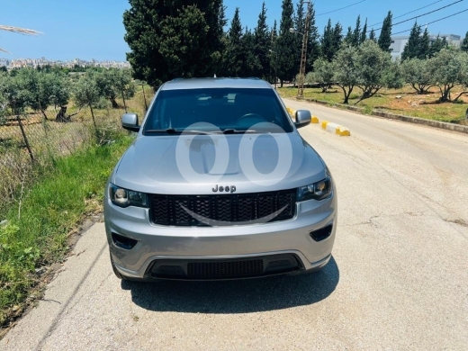Jeep in Mejdlaya - جيب جراند شيروكي ٢٠١٨ بحالة ممتازة ممشى ٩٥ ألف ميل | 2018 Jeep Grand Cherokee 4x4