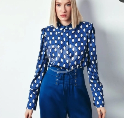 Clothes, Footwear & Accessories in Zouk Mikaël - قميص نسائي أزرق حريري بنقشة مميزة وأكمام طويلة | Elegant Blue Patterned Women&#039;s Long Sleeve Top
