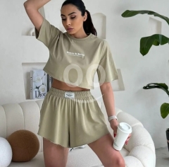 طقم صيفي كاجوال قطعتين توب وشورت زيتوني وأسود | Trendy Two-Piece Women's Summer Shorts Set