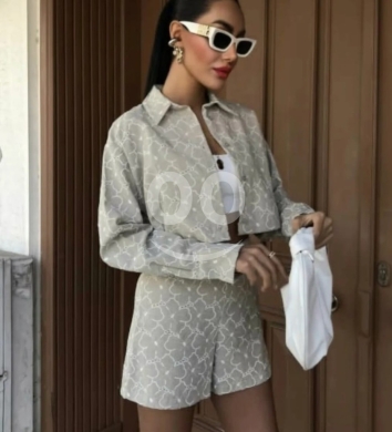 Vêtements, chaussures et accessoires dans Zouk Mikaël - طقم نسائي قطعتين جاكيت قصير وشورت بنقشة ناعمة | Trendy Two-Piece Women&#039;s Blazer &amp; Shorts Set