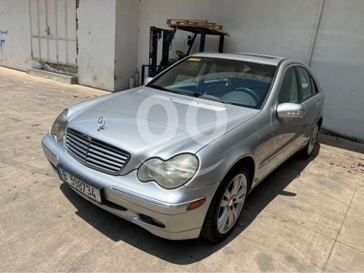 Mercedes-Benz in Zgharta - Mercedes C 320 model 2001