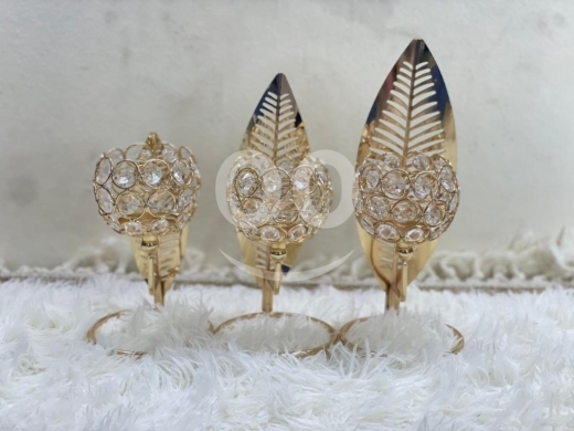 طقم شمعدان معدني ذهبي بكريستالات وقاعدة زجاجية ٣ قطع | Premium 3-Piece Golden Crystal Can… — 2