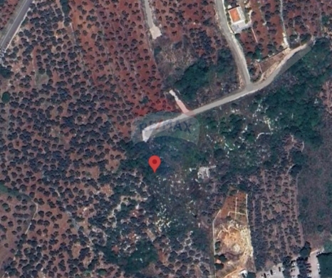 Lands for sale in Batroumine - R9-3515 Land for Sale in Batroumine &ndash; Koura, 1899 m&sup2;أرض للبيع في بترومين الكورة &ndash; 1899 م&sup2;