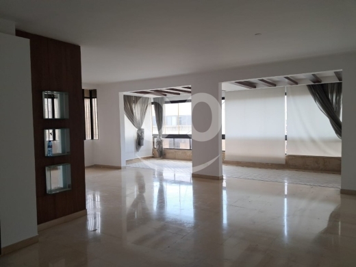 Apartments for sale in Beirut City - شقة فاخرة بمساحة كبرى للبيع بمحيط مستشفى الزهراء | Spersious Luxury Apartment for Sale near Al Zahra