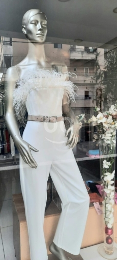 جمبسوت أبيض راقي مزين بالريش لإطلالة مفعمة بالأنوثة | Elegant White Feather Jumpsuit