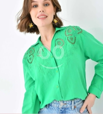 Vêtements, chaussures et accessoires dans Zouk Mikaël - قميص صيفي مفرغ بتطريز أنيق لإطلالة عصرية وجذابة | Elegant Embroidered Summer Blouse