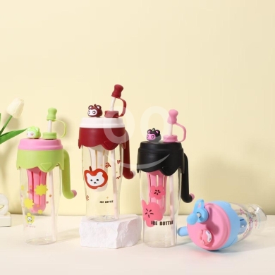 Other home furniture dans Adonis - مطرة كاس بلاستيك مميزة مع شلموني ومسكة جانبية | Ice Bottle Plastic Cup with Straw &amp; Handle