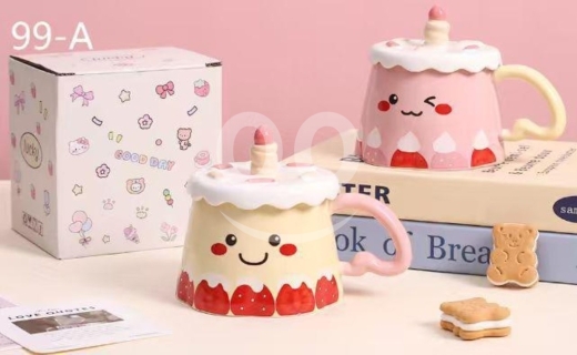 Kitchen in Adonis - ماغ بورسلان سيراميك كرتوني تصميم كيكة مع غطاء ومسكة مميزة | Cartoon Cake-Design Porcelain Cerami