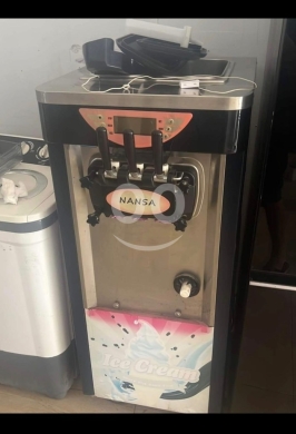 Other home appliances in Bourj el Barajneh - مكنة آيس كريم &quot;نانسا&quot; احترافية بحالة ممتازة | Professional NANSA Soft Serve Ice Cream Machine