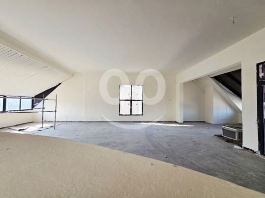 مكتب وصالة عرض للبيع في سوق جبيل 210 م² كاشف بحر | Top Floor Office & Showroom for Sale J… — 4