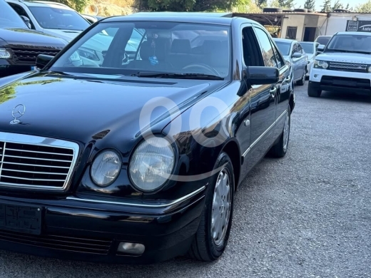Mercedes-Benz dans Zgharta - Mercedes E320 model 1999