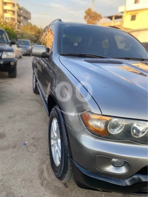 BMW dans Tripoli - X5 2005