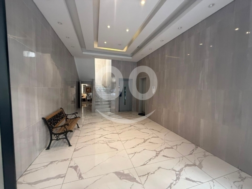Apartments for sale dans Hamra - شقة مميزة مع محل تجاري للبيع في السادات الحمرا | 130 SQM Apartment &amp; Shop for Sale in Hamra