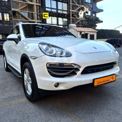Porsche dans Gemayzeh - بورش كايان إس ٢٠١٣ مع إمكانية التقسيط المباشر | Porsche Cayenne S 2013 with In-House Financing