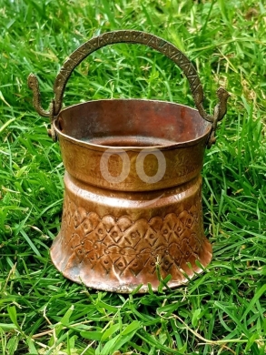 Antiques & Collectibles dans Batroun - سطيل نحاس أثري قديم مزخرف | Vintage Handcrafted Ornamented Brass Bucket