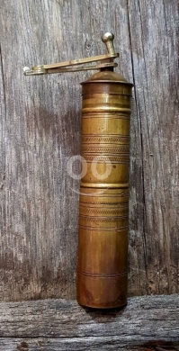 Antiques & Collectibles dans Batroun - مطحنة بن نحاس يدوية أثرية اسطوانية | Vintage Cylindrical Manual Brass Coffee Grinder