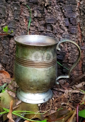 Antiques & Collectibles في البترون - كوب معدني أثري مزخرف بنقوش ملكية | Vintage Ornate Engraved Metal Mug