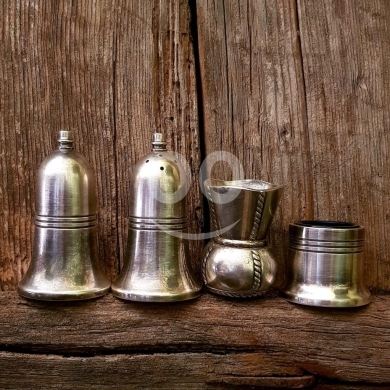 Antiques & Collectibles في البترون - طقم بهارات وملاحات معدني أثري قديم | Vintage Metal Condiment and Shaker Set