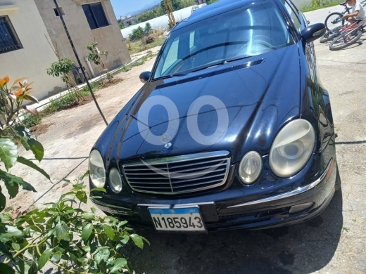 Mercedes-Benz dans Tripoli - 211 model 2004