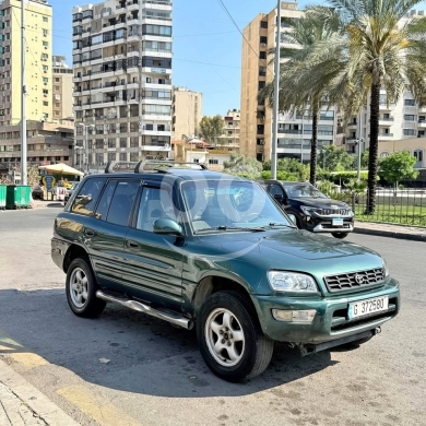 تويوتا في مدينة بيروت - Toyota Rav4 model 2000
