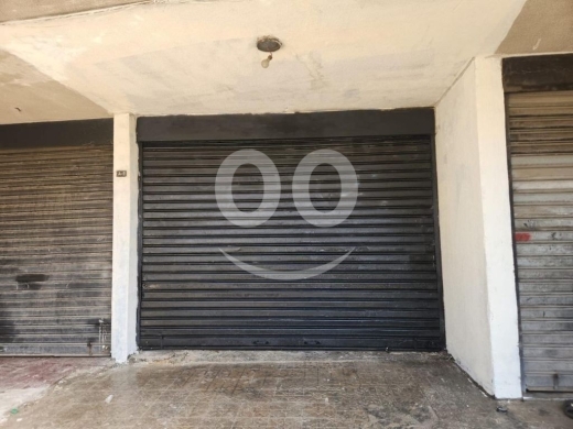Commercials for sale dans Aramoun - محل مع مستودع للبيع في دوحة عرمون