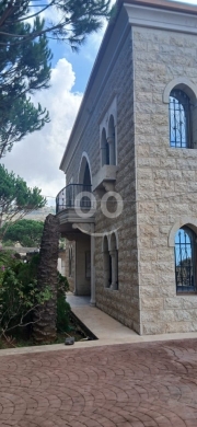 Autres biens immobiliers dans Aley - فيلا تريبلكس فخمة للبيع في عاليه ١٠٠٠م مع مسبحين وسند أخضر | Luxury 1000sqm Triplex Villa for Sale i